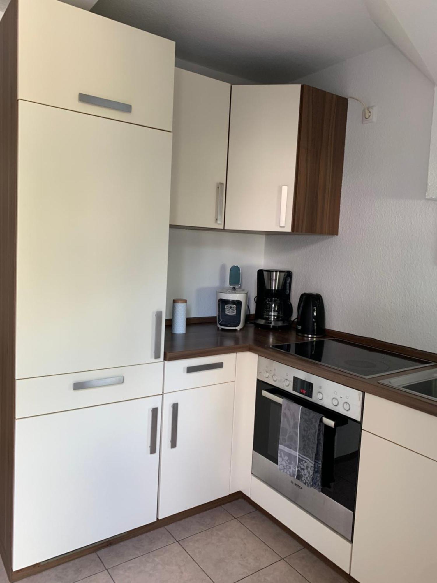 City-Apartment Mit Parkplatz & Fahrradraum! Nur 300M Zum Stadthafen 什未林 外观 照片