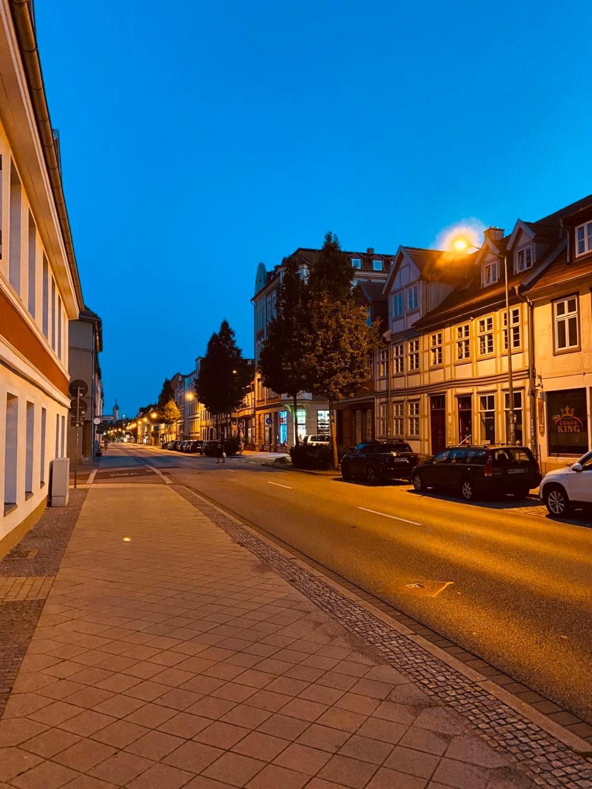 City-Apartment Mit Parkplatz & Fahrradraum! Nur 300M Zum Stadthafen 什未林 外观 照片